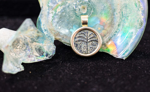 14k Gold pendant "Bar Kochva" coin.