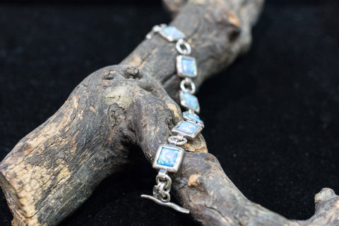 silver 925 bracelete with Opal stone.