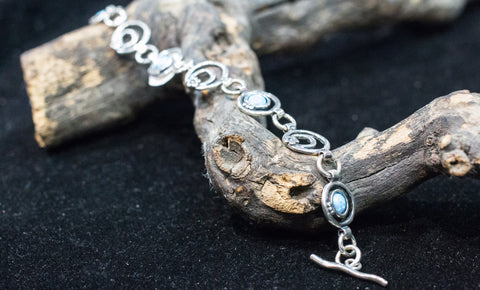 silver 925 bracelete with Opal stone.