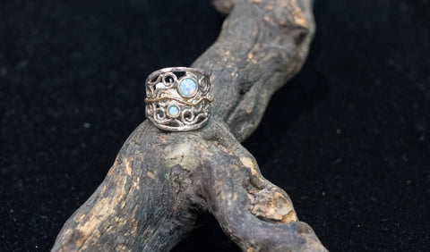 silver 925 bracelete with Opal stone.